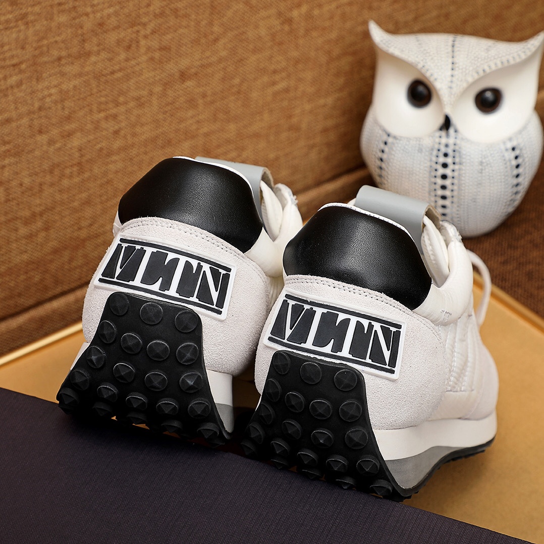 Valentino Garavani Low-top sneakers 15 - vstockx