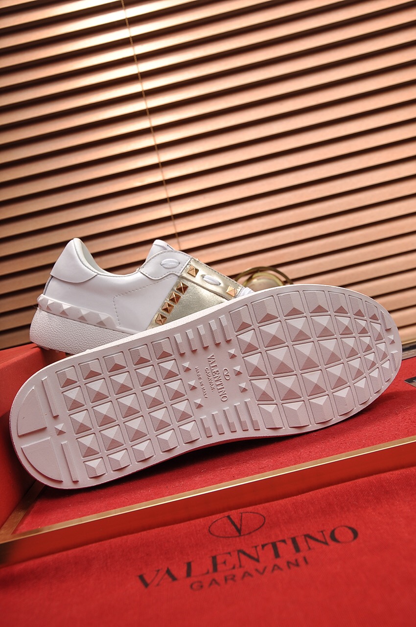 Valentino Garavani Rockstud Untitled calfskin sneaker 9 - vstockx