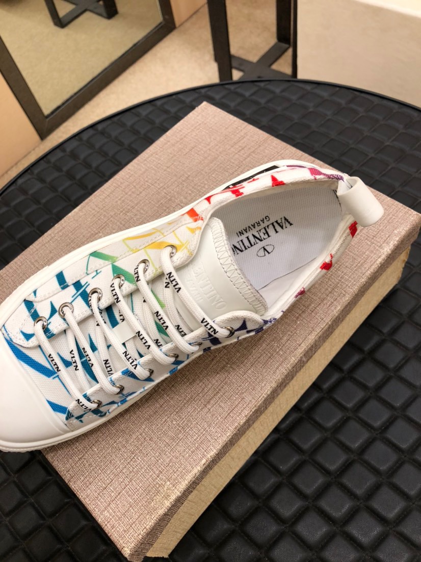 Valentino Garavani Giggies VLTN TIMES low-top sneakers 2 - vstockx