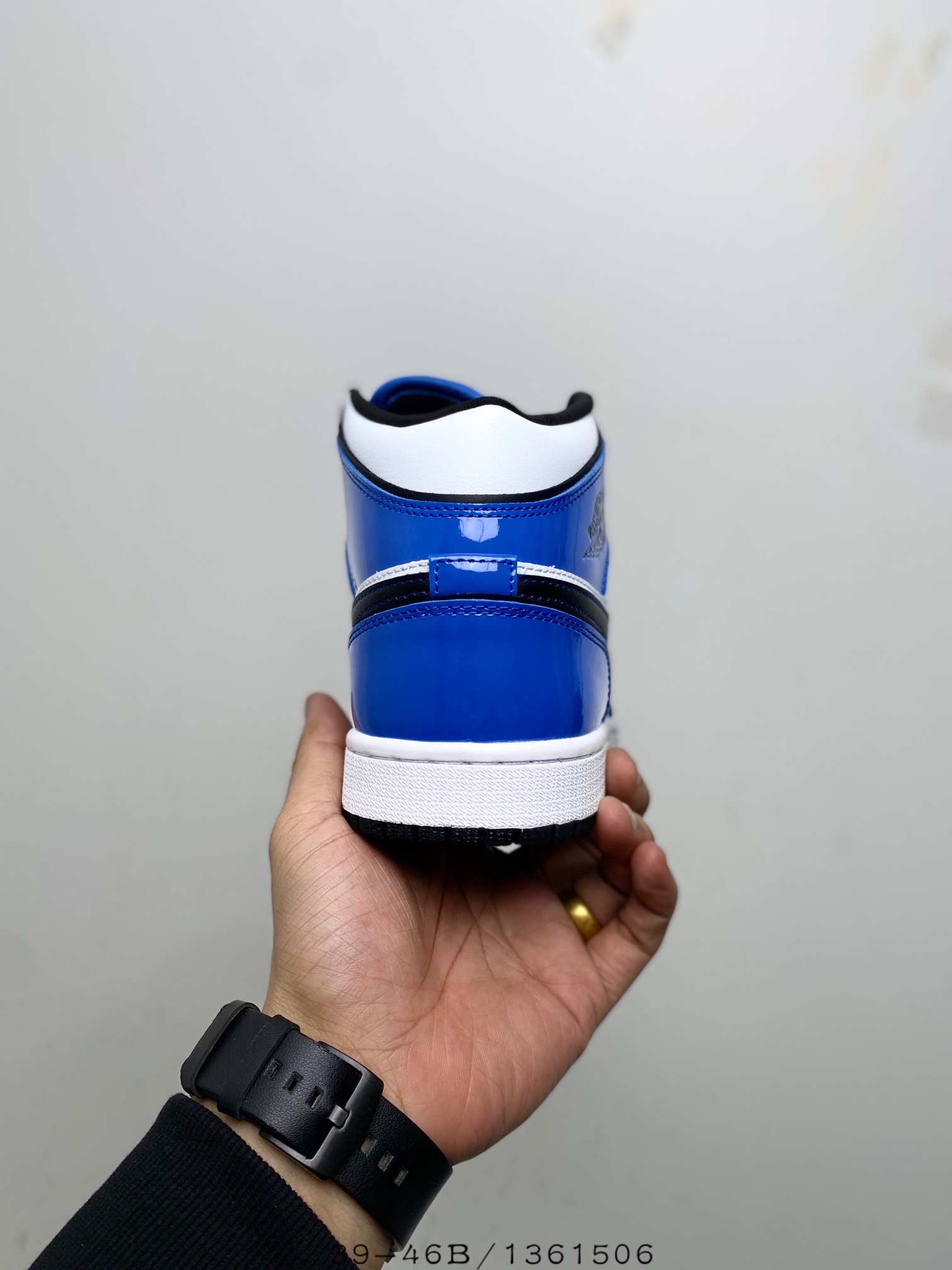 Jordan 1 Mid Signal Blue - vstockx