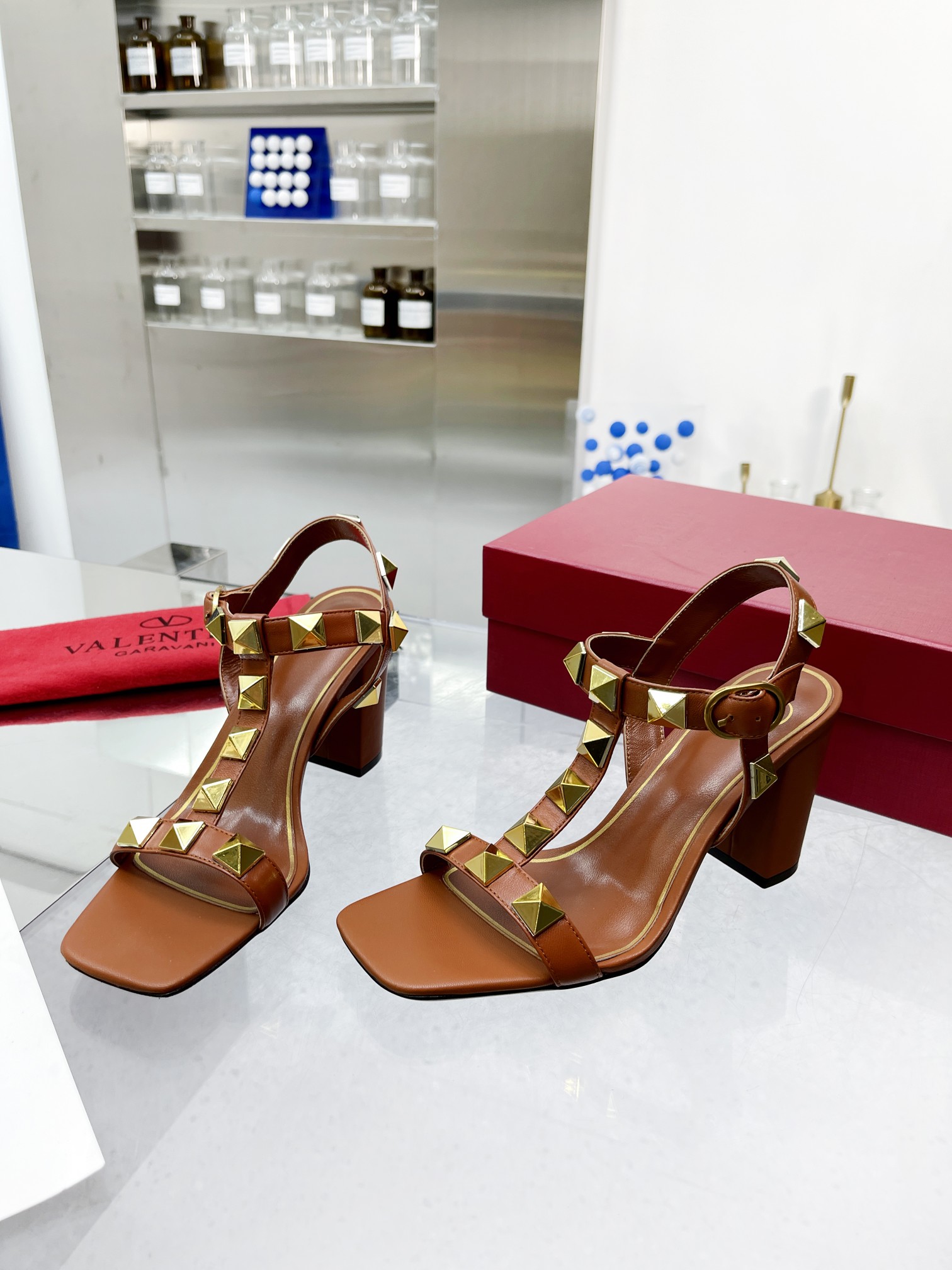 VALENTINO GARAVANI Roman Stud WOMEN 14 - vstockx