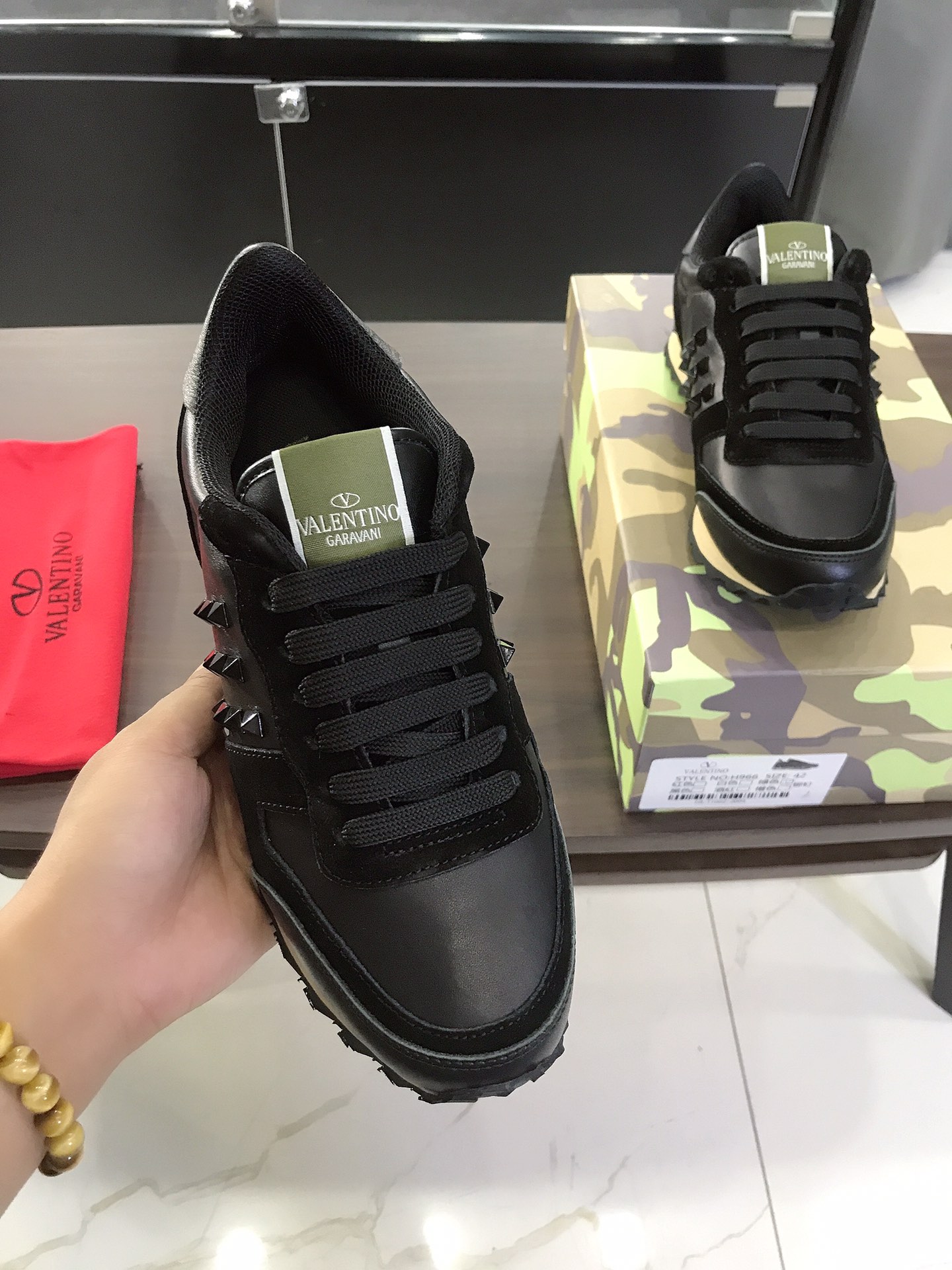 Valentino Garavani Rockrunner camouflage-print sneakers 2 - vstockx