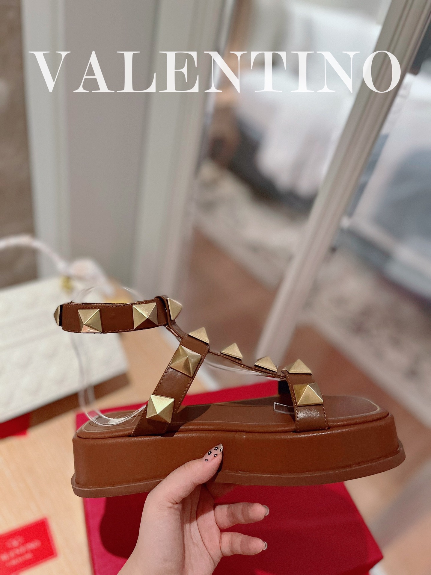VALENTINO GARAVANI Roman Stud WOMEN 1 - vstockx