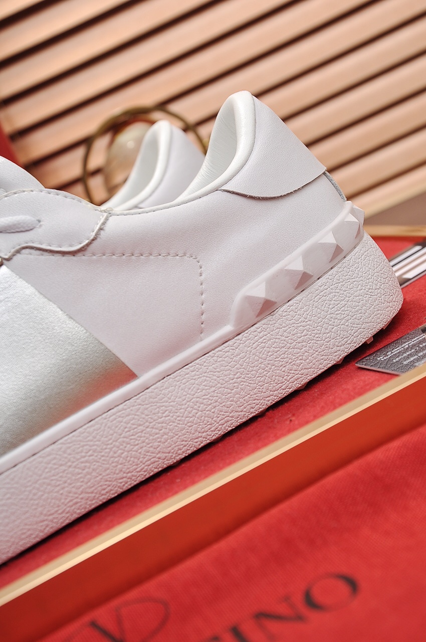 Valentino Garavani Rockstud Untitled calfskin sneaker 32 - vstockx