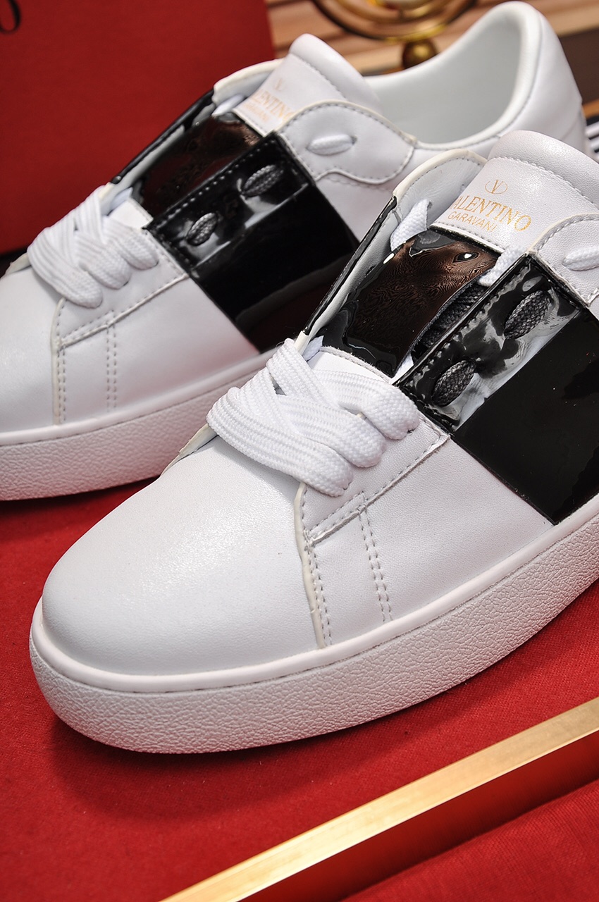 Valentino Garavani Rockstud Untitled calfskin sneaker 29 - vstockx