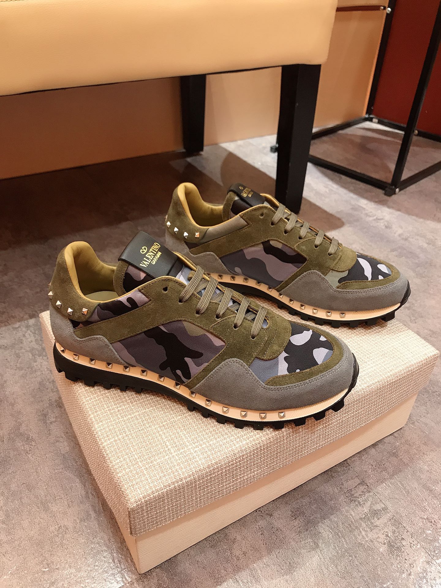 Valentino Garavani Rockrunner camouflage-print sneakers 16 - vstockx