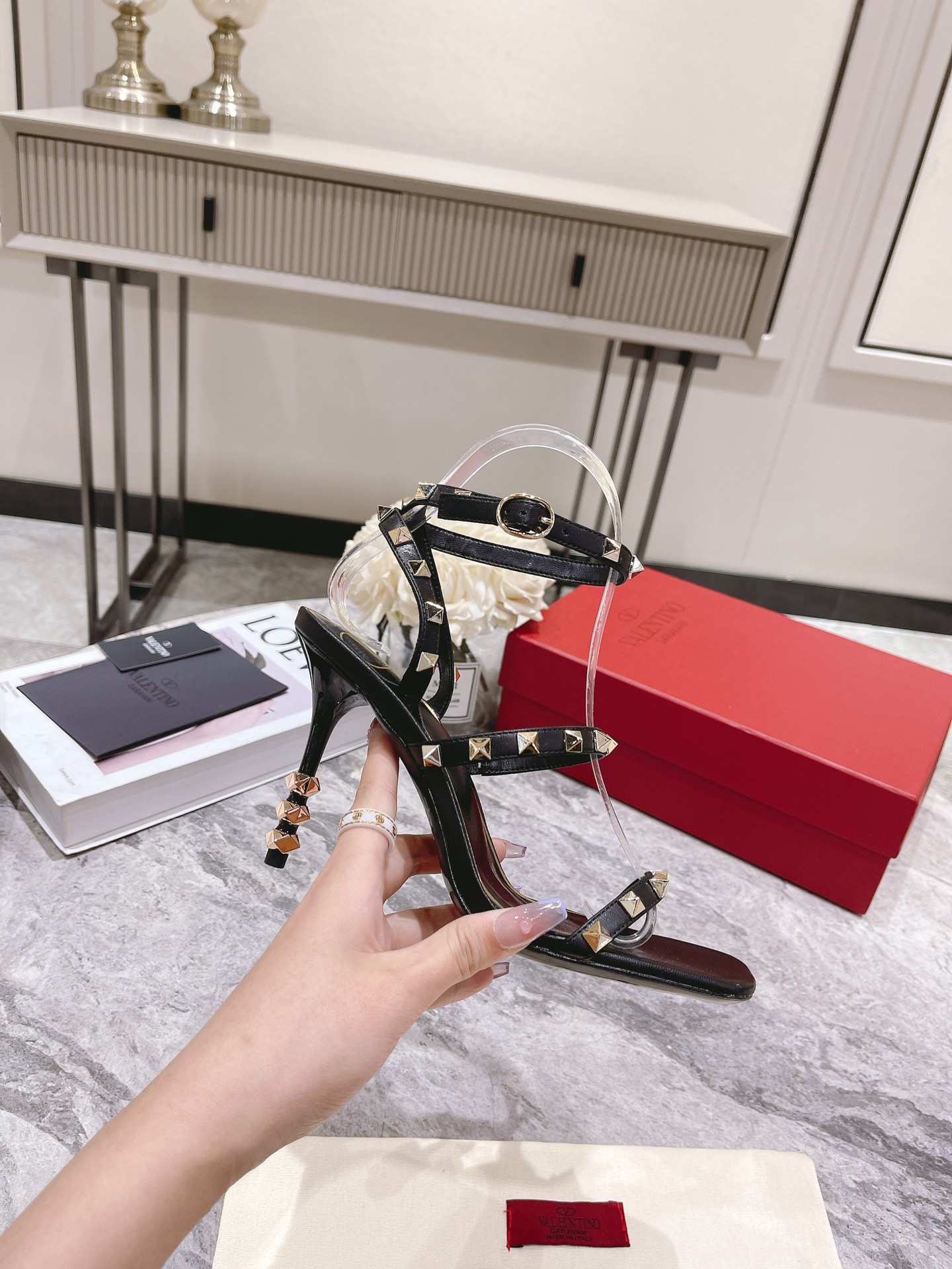 VALENTINO GARAVANI Rockstud WOMEN 2 - vstockx