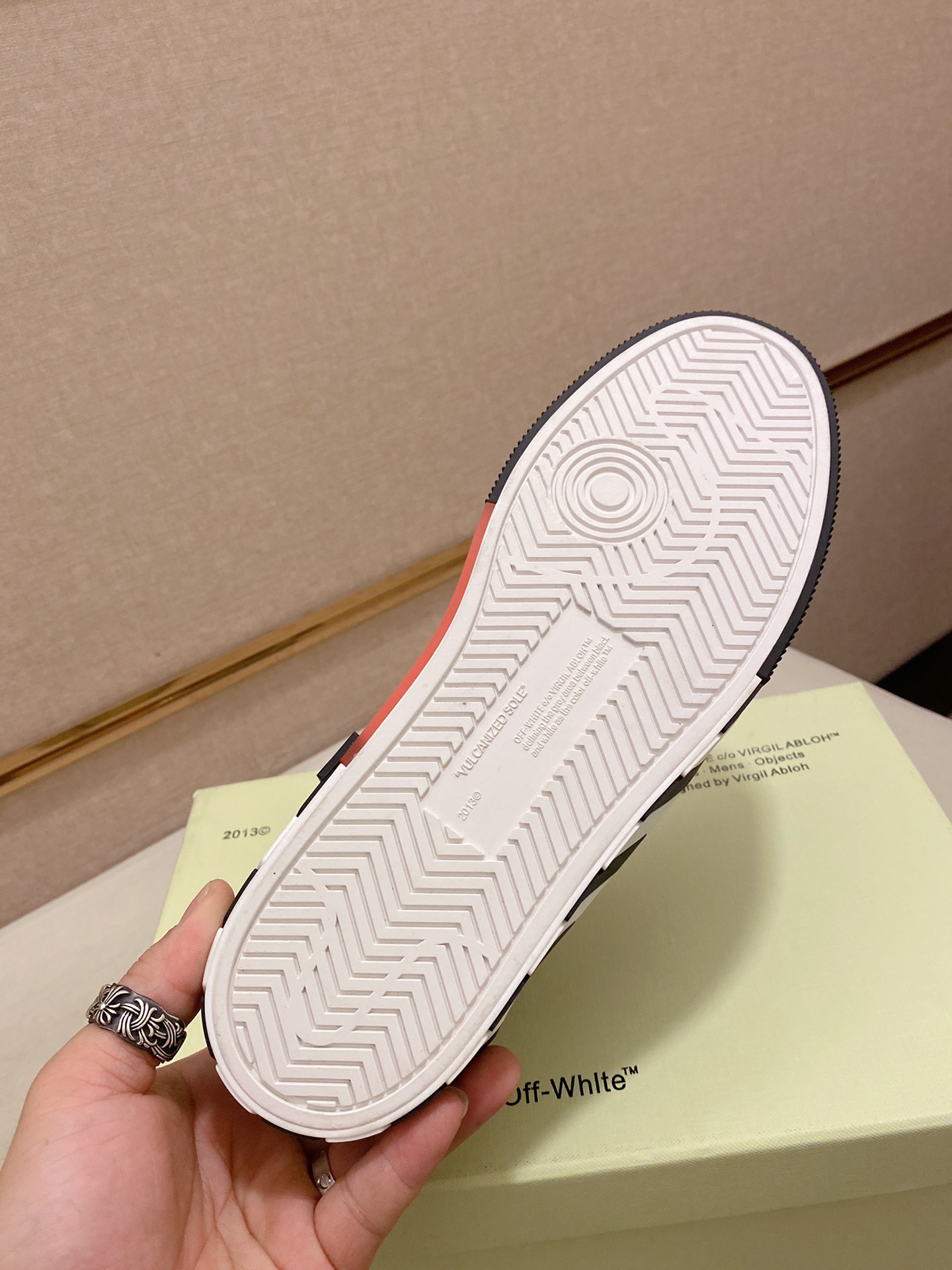 Off-White Low Vulc White Black (W) - vstockx