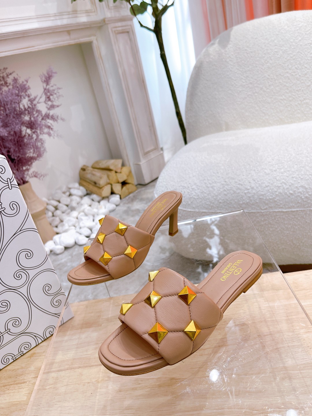 VALENTINO GARAVANI Roman Stud WOMEN 34 - vstockx