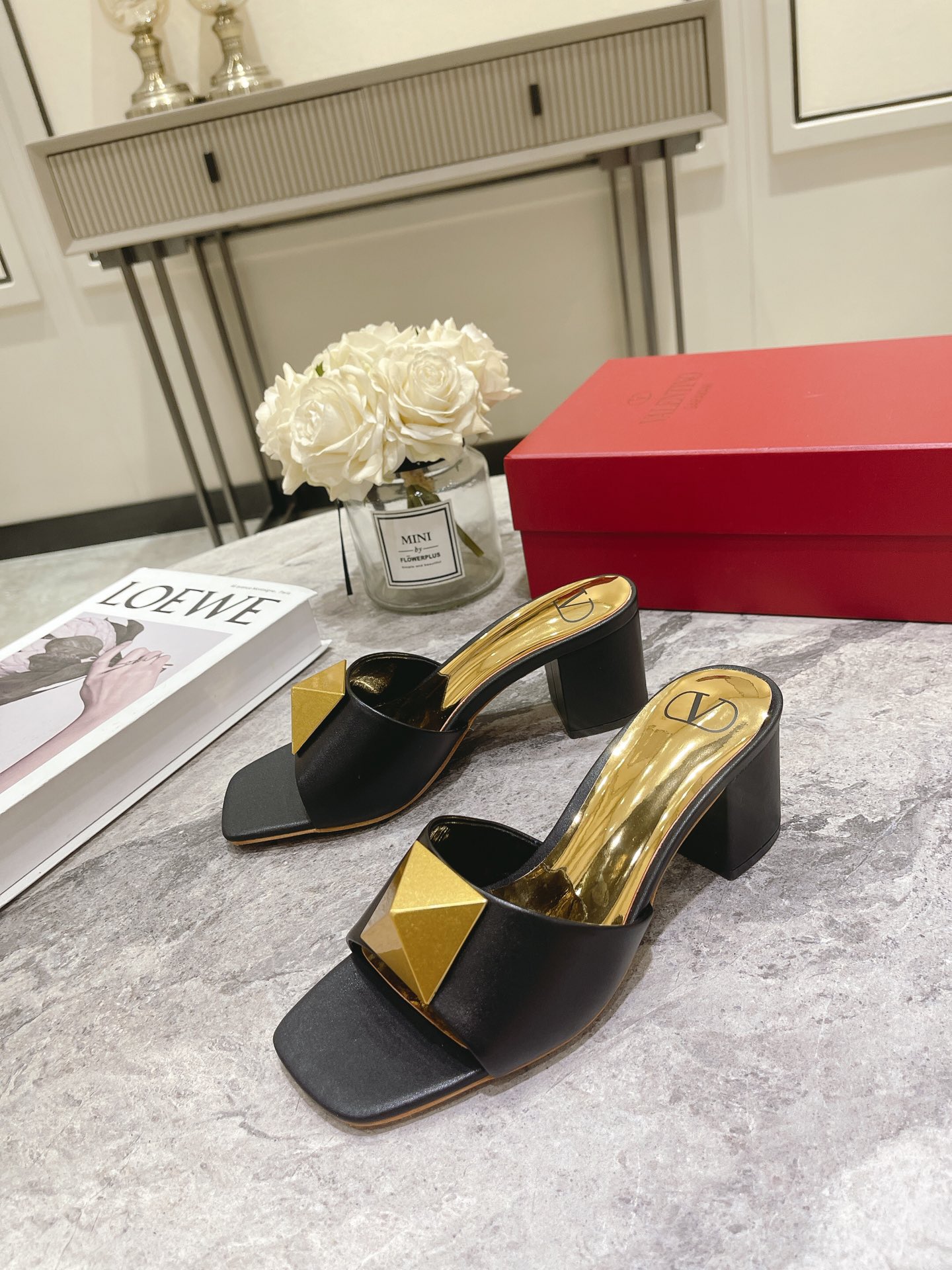 VALENTINO GARAVANI Roman Stud WOMEN 6 - vstockx