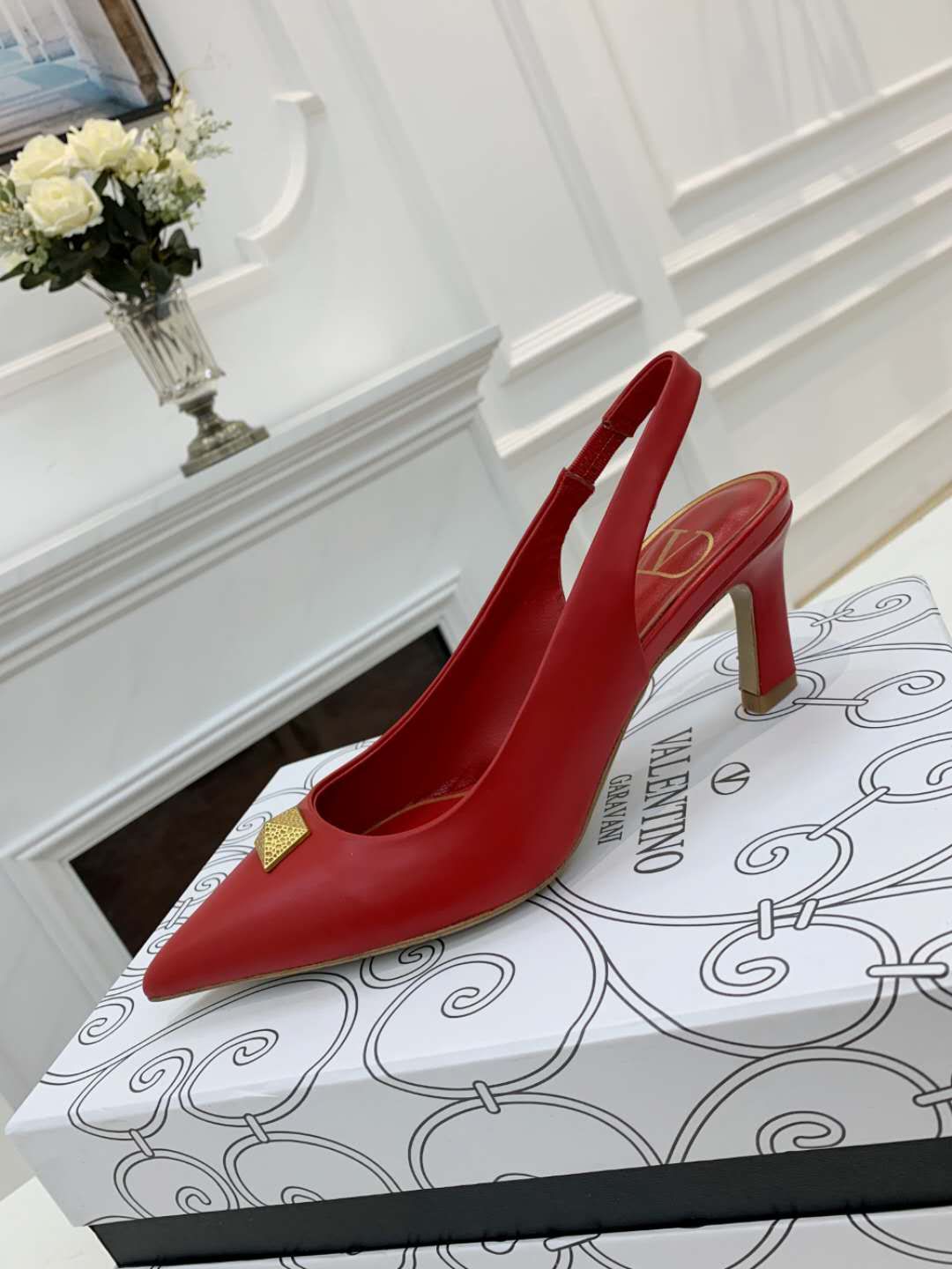 VALENTINO GARAVANI Rockstud WOMEN 37 - vstockx