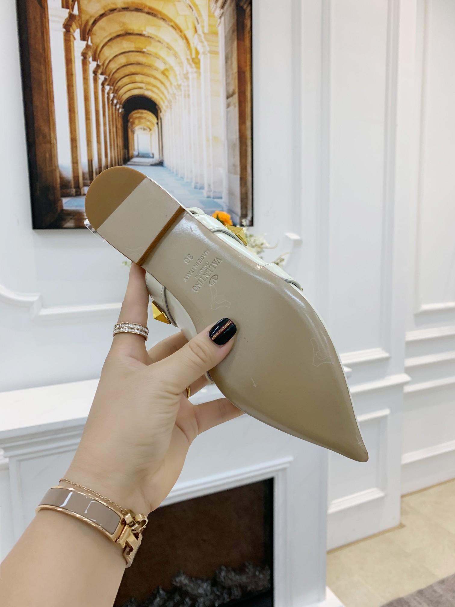 VALENTINO GARAVANI Roman Stud WOMEN 33 - vstockx