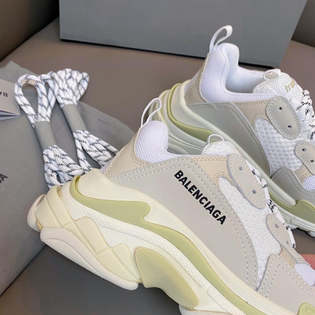 Balenciaga Triple S White (W) - vstockx