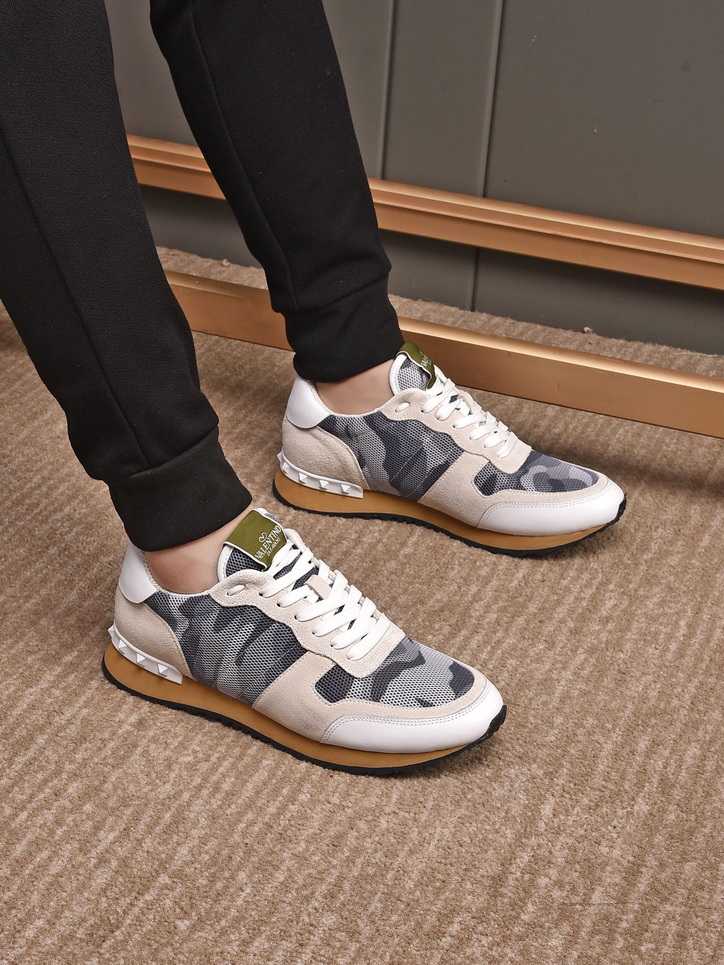 Valentino Garavani Rockrunner camouflage-print sneakers 10 - vstockx