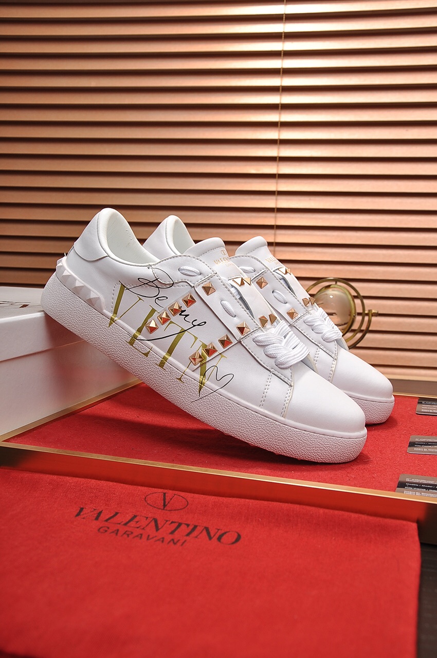 Valentino Garavani Rockstud Untitled calfskin sneaker 24 - vstockx