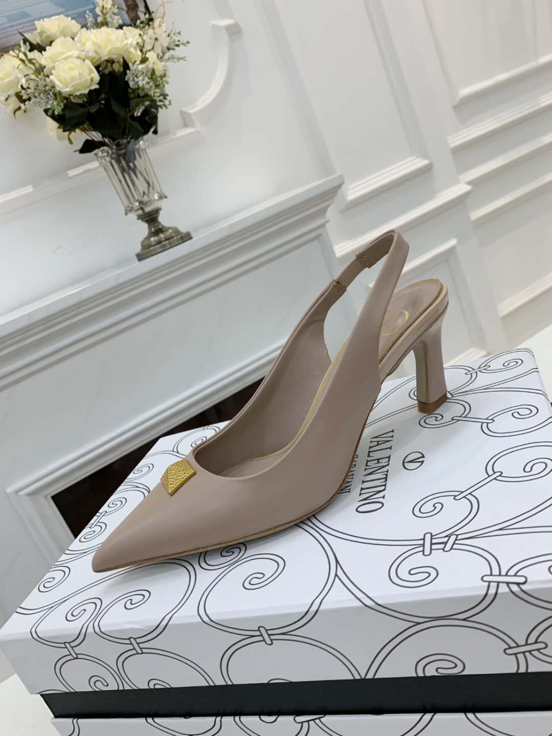 VALENTINO GARAVANI Rockstud WOMEN 37 - vstockx