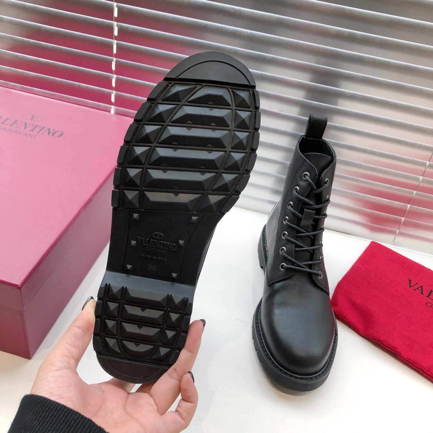 VALENTINO GARAVANI Roman Stud BOOT WOMEN 28 - vstockx