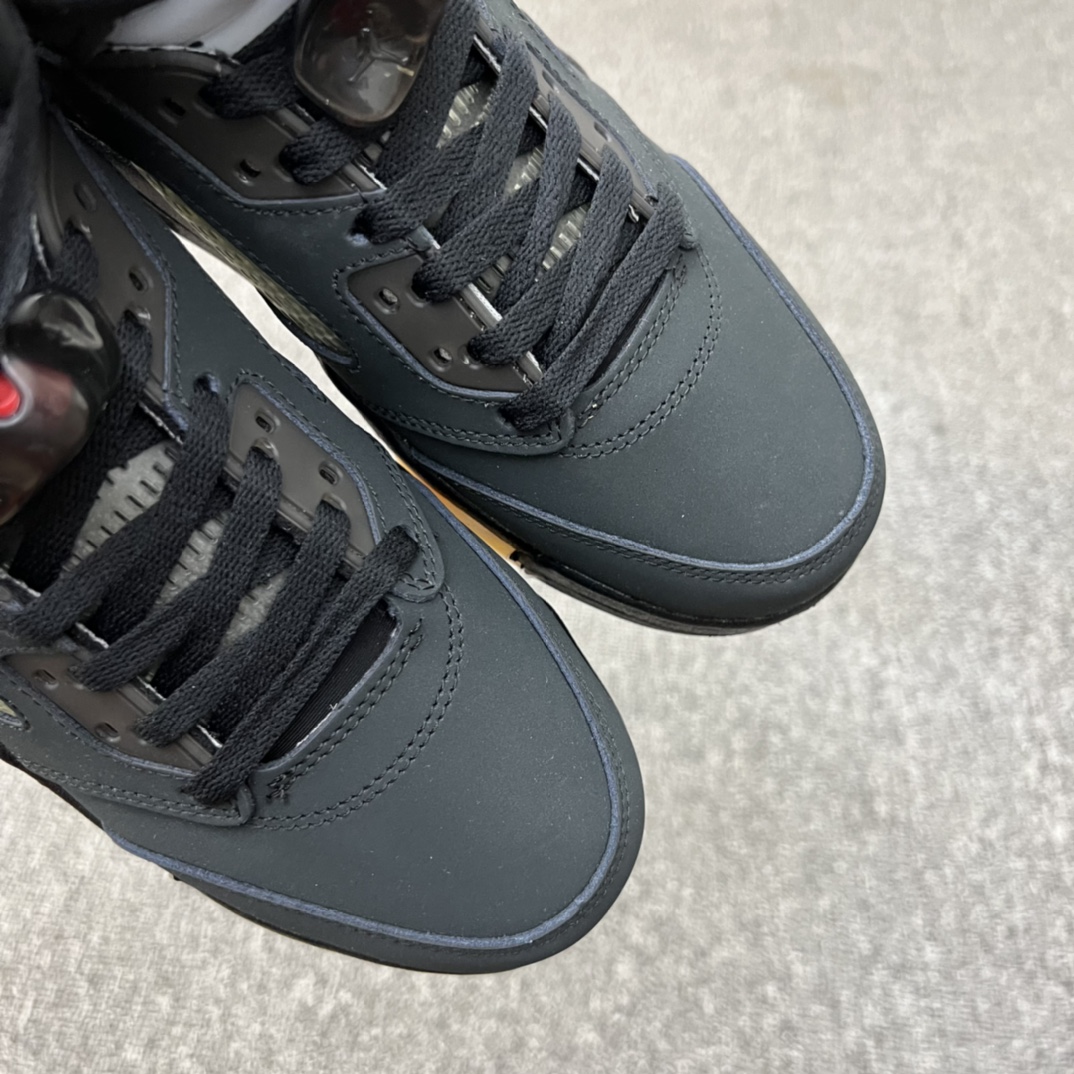 Jordan 5 Retro Gore-Tex Off-Noir (Women's) - vstockx