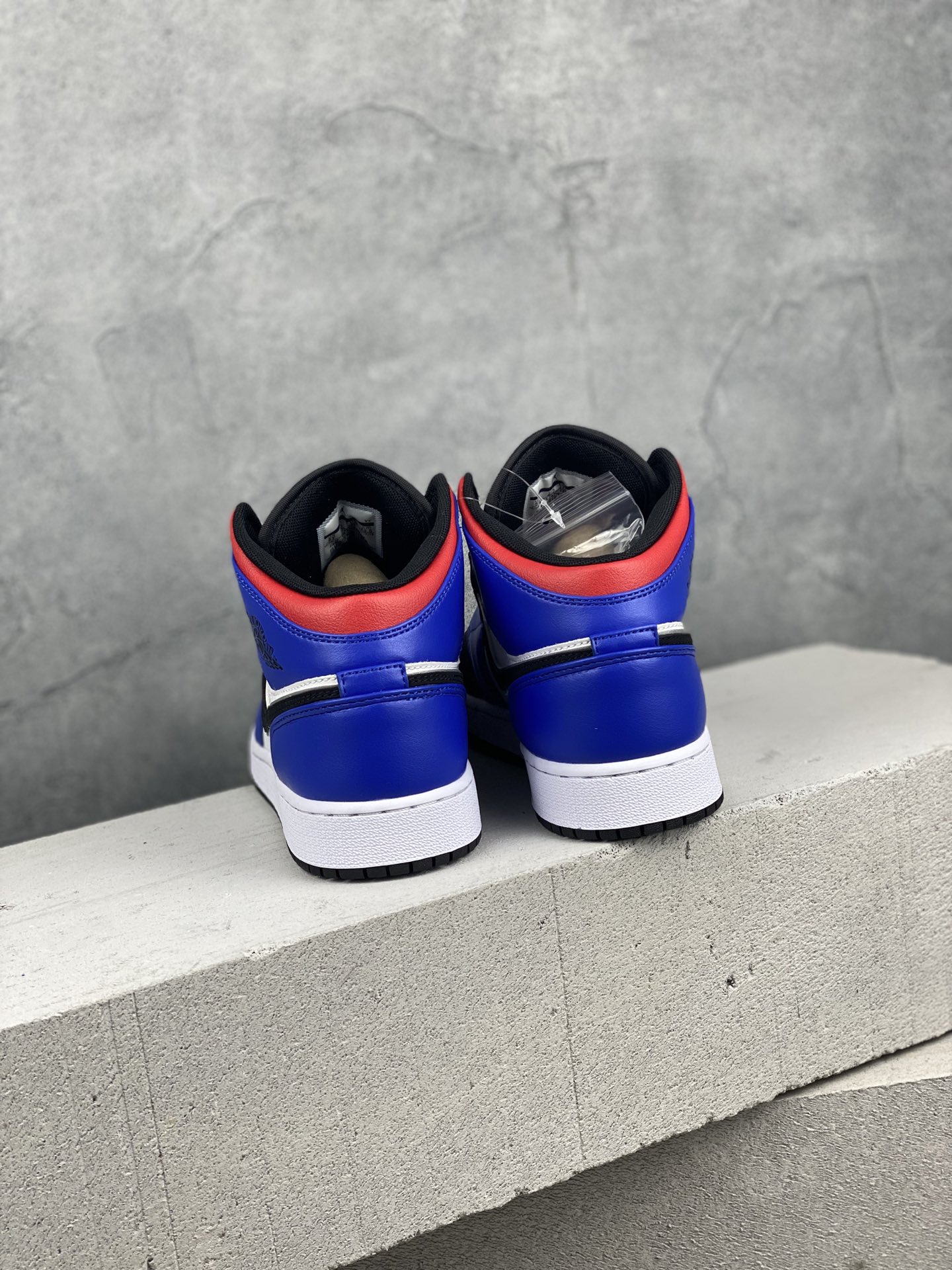 Jordan 1 Mid Top 3 - vstockx