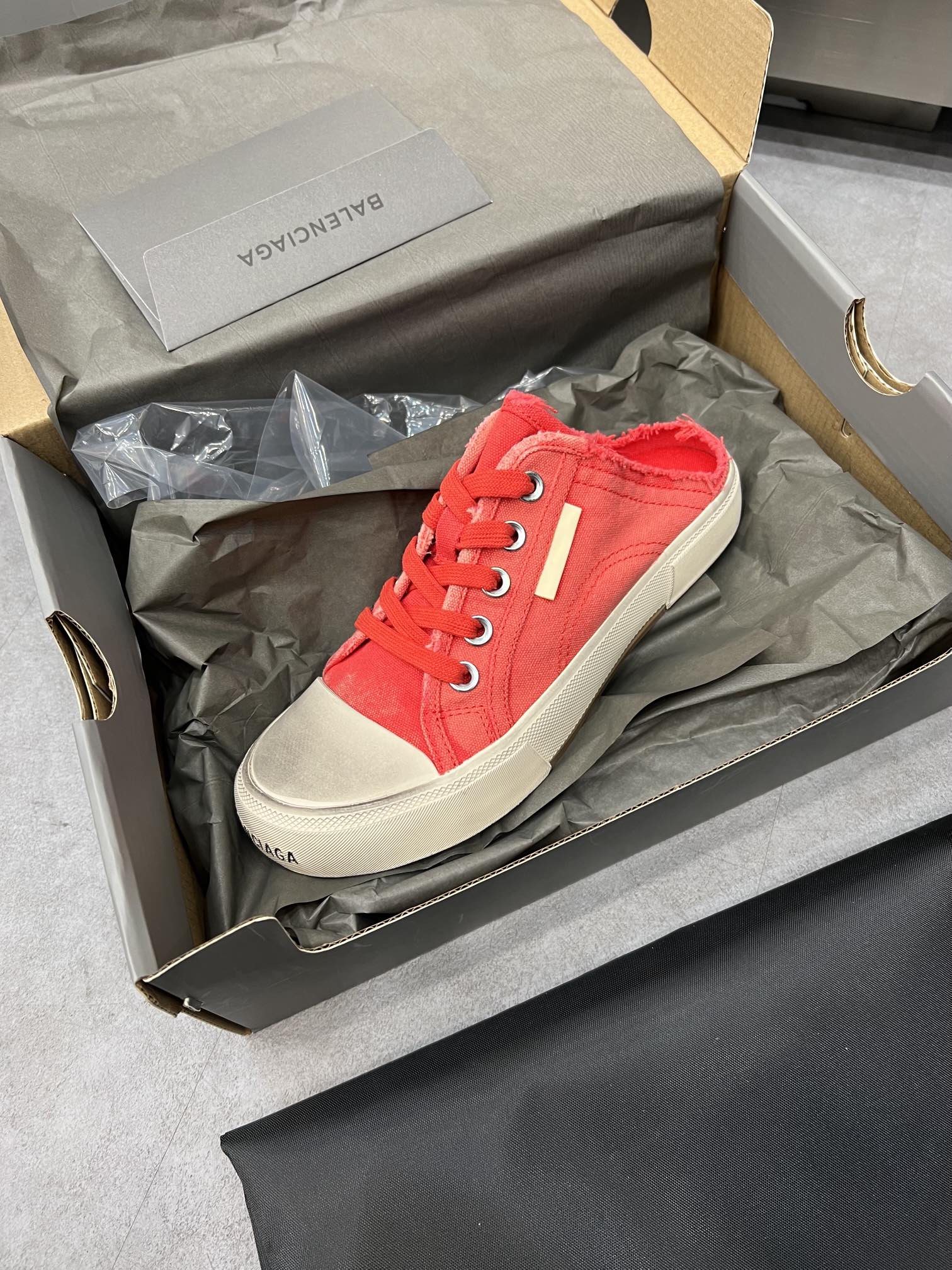 Balenciaga Paris Sneaker 4 - vstockx