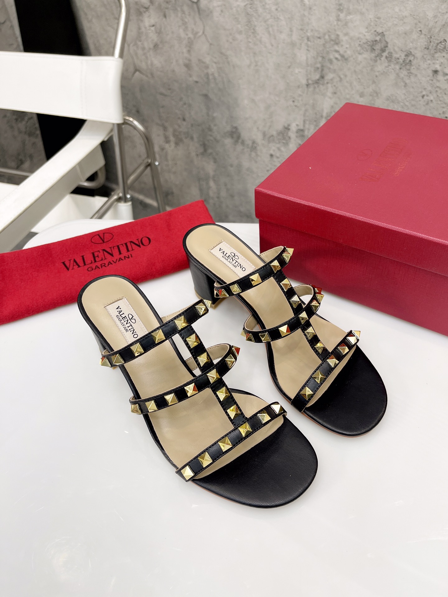 VALENTINO GARAVANI Rockstud WOMEN 5 - vstockx
