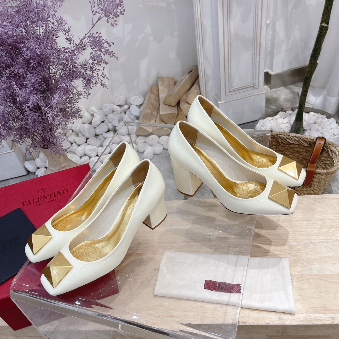 VALENTINO GARAVANI Roman Stud WOMEN 18 - vstockx