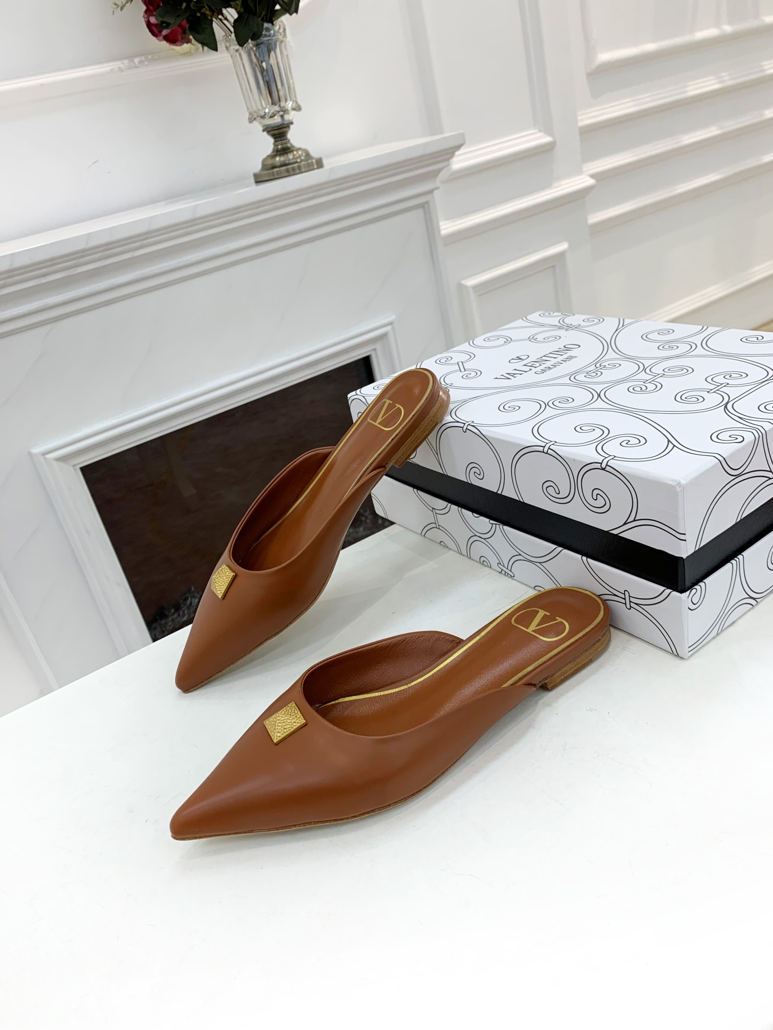 Valentino Garavani Flat sandals Women 15 - vstockx