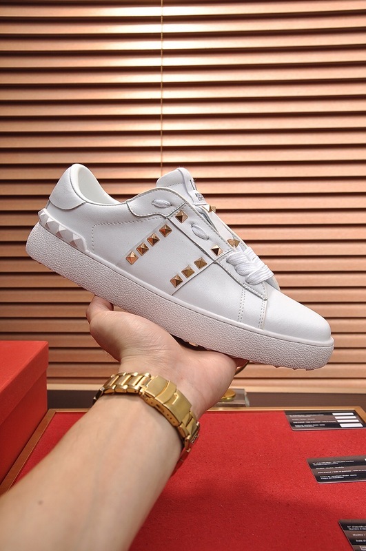 Valentino Garavani Rockstud Untitled white calfskin sneaker - vstockx