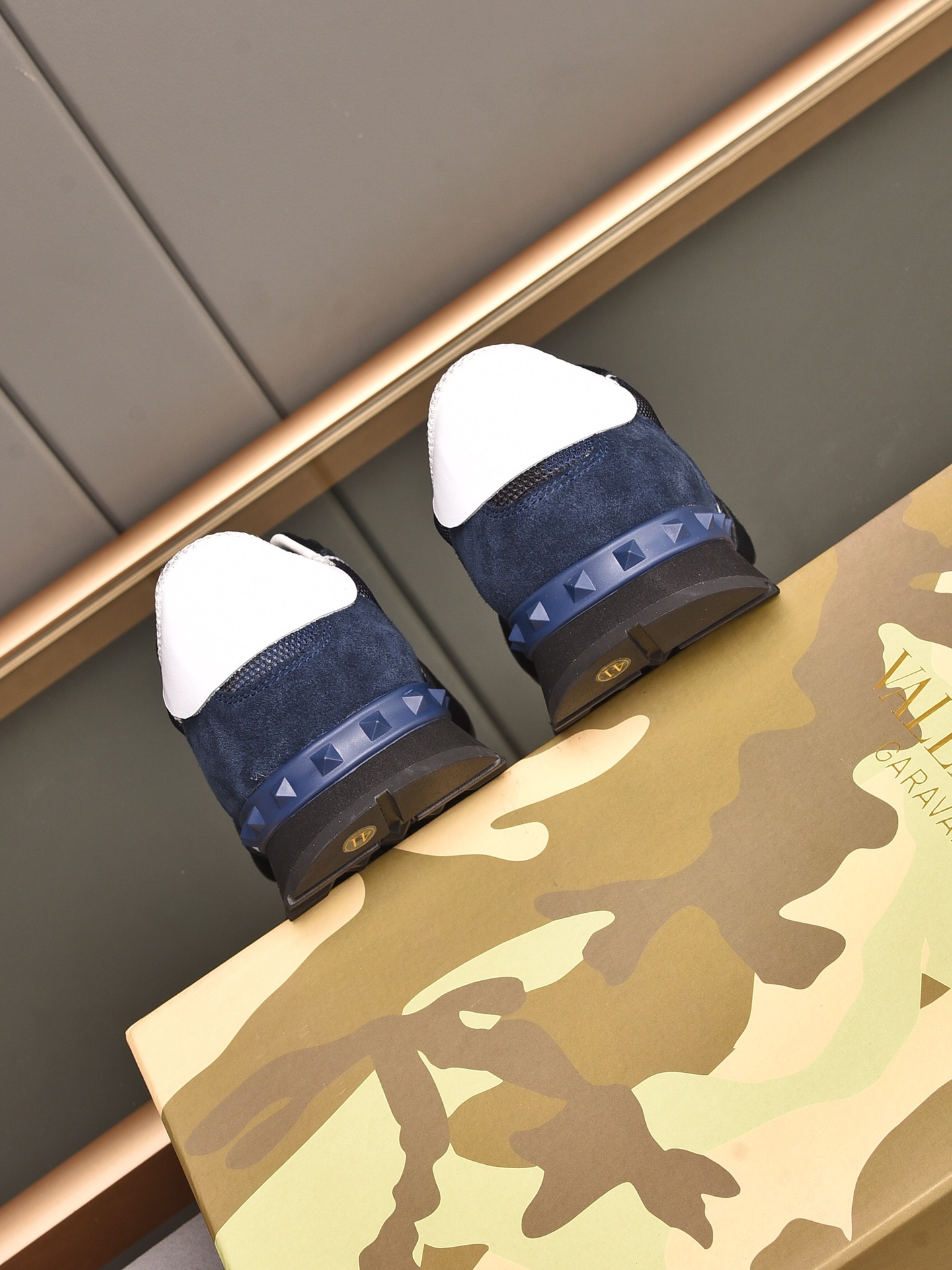 Valentino Garavani Rockrunner camouflage-print sneakers 9 - vstockx