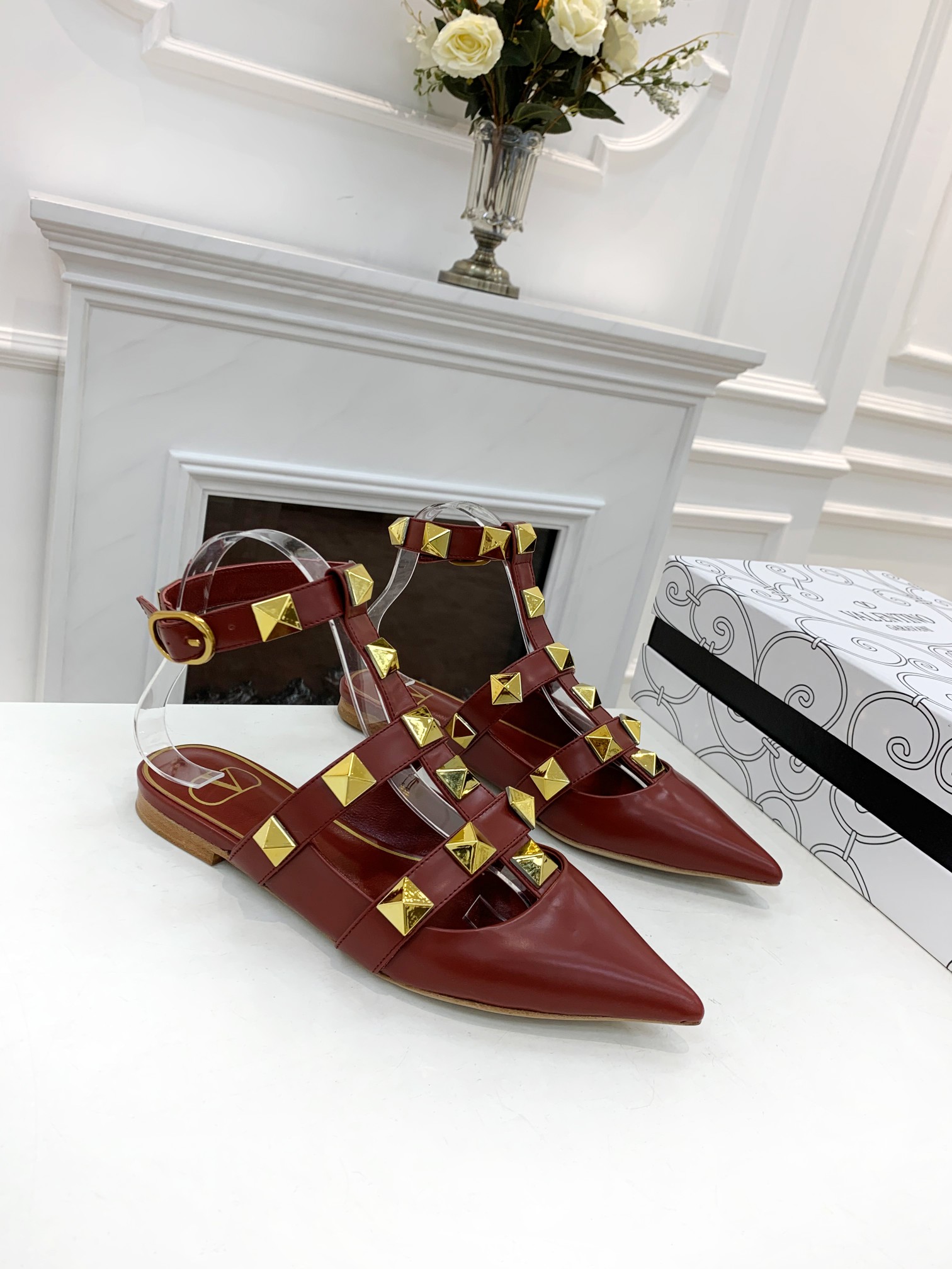 VALENTINO GARAVANI Roman Stud WOMEN 33 - vstockx