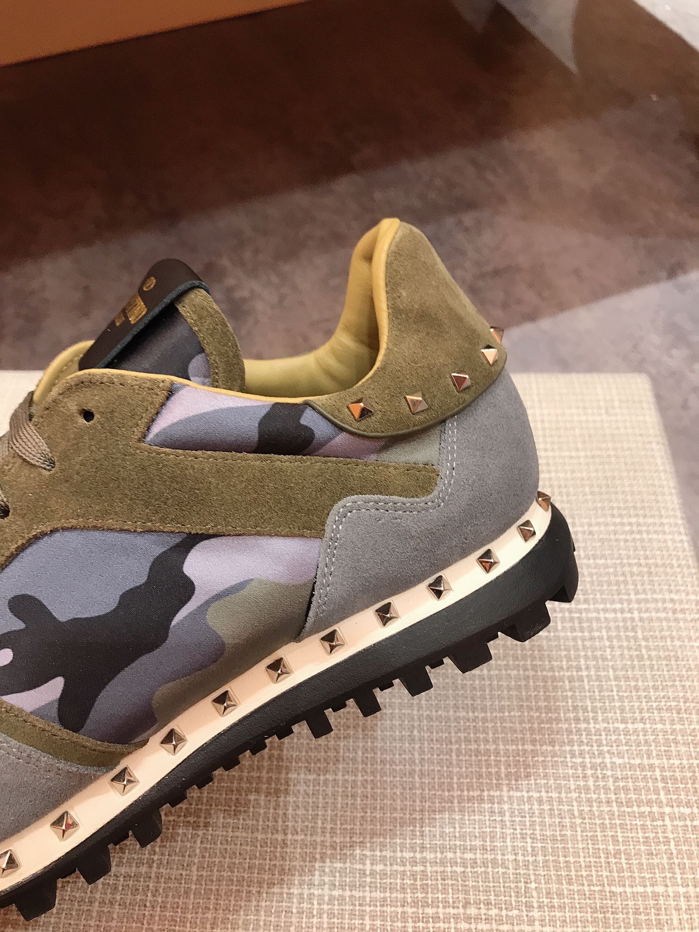 Valentino Garavani Rockrunner camouflage-print sneakers 16 - vstockx