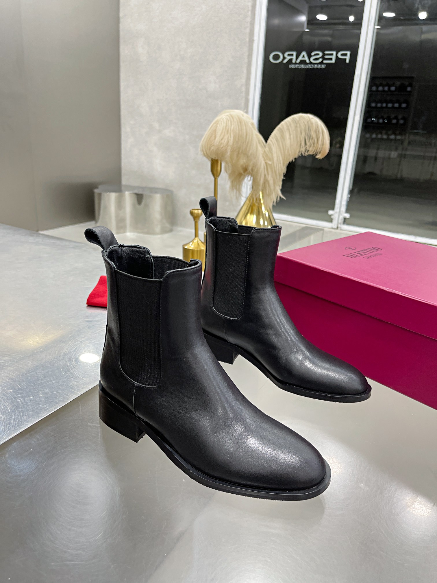 VALENTINO GARAVANI Roman Stud BOOT WOMEN 29 - vstockx