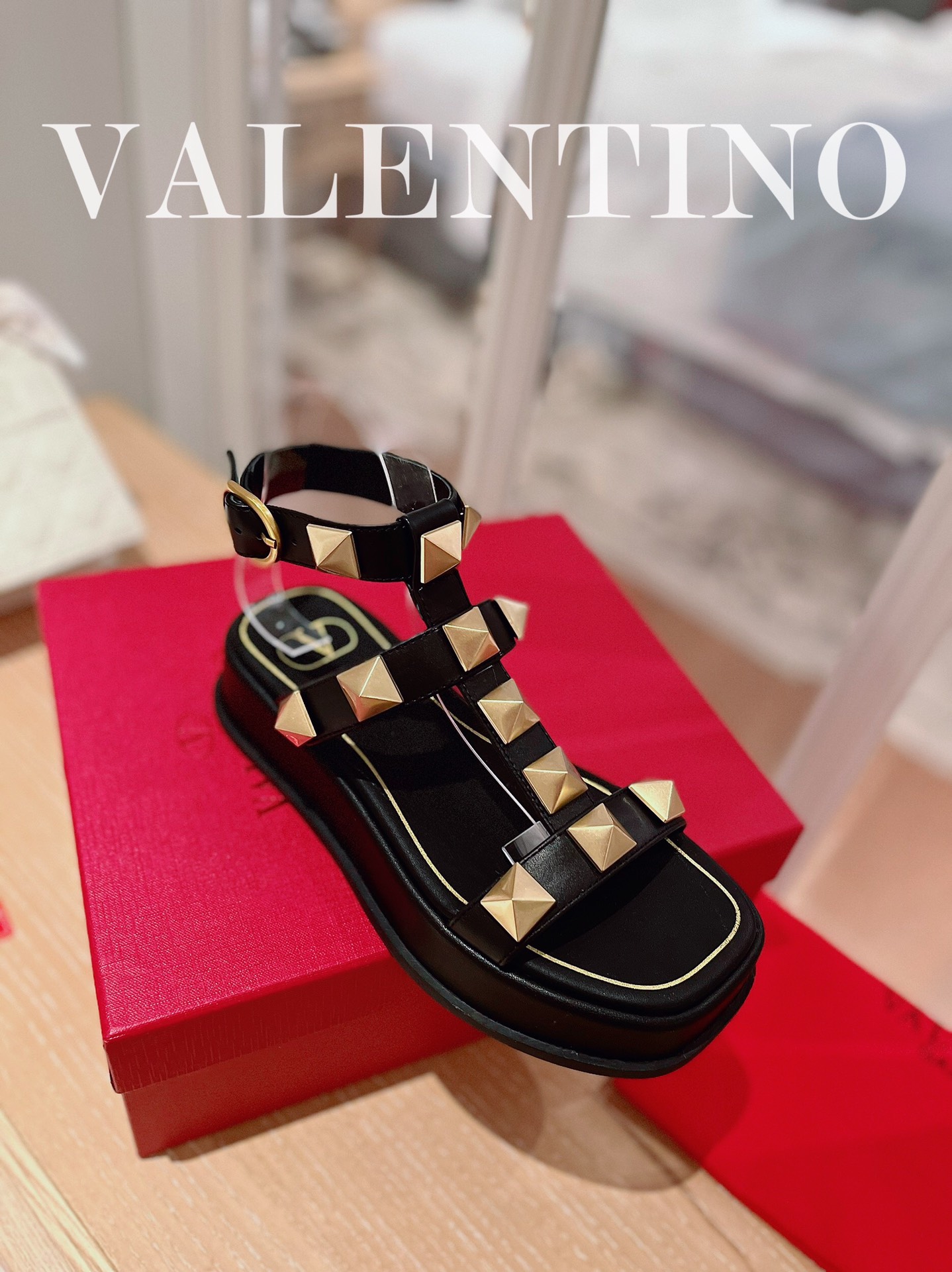VALENTINO GARAVANI Roman Stud WOMEN 1 - vstockx