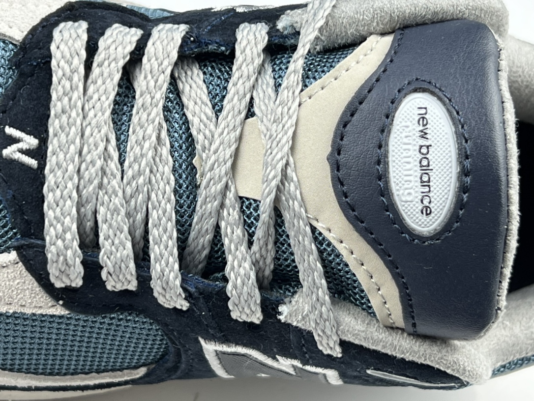 New Balance 2002R Dark Navy - vstockx