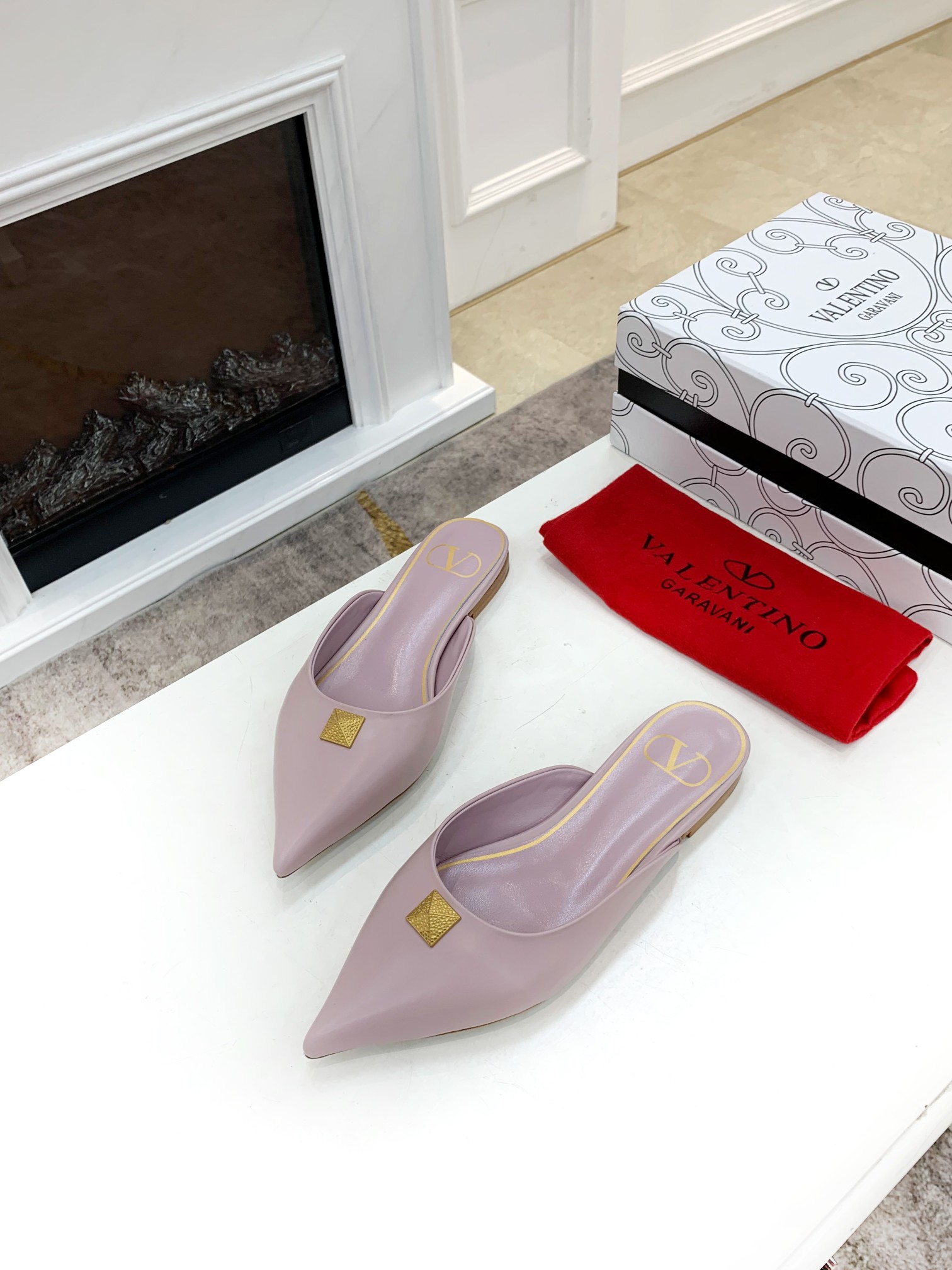 Valentino Garavani Flat sandals Women 21 - vstockx