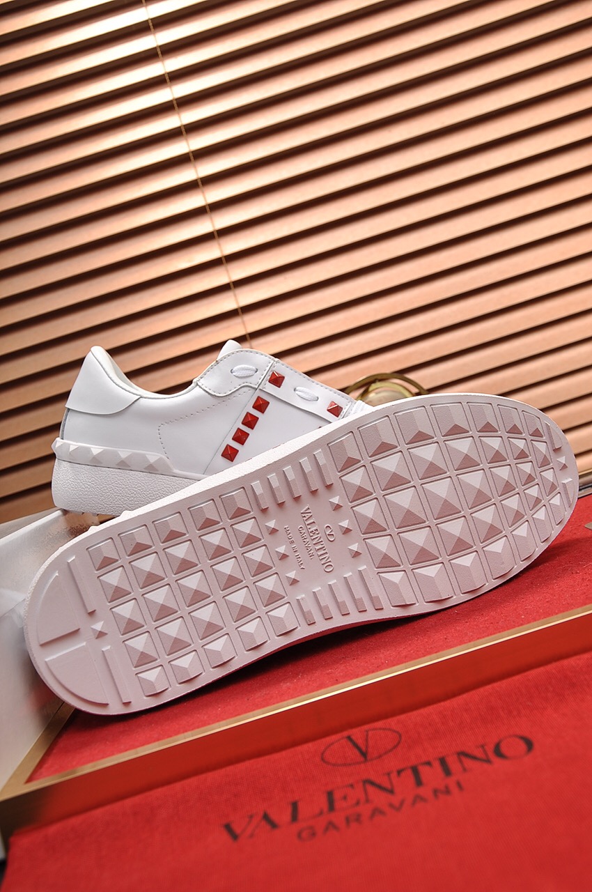 Valentino Garavani Rockstud Untitled calfskin sneaker 23 - vstockx