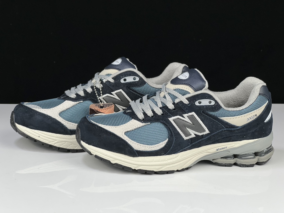 New Balance 2002R Dark Navy - vstockx