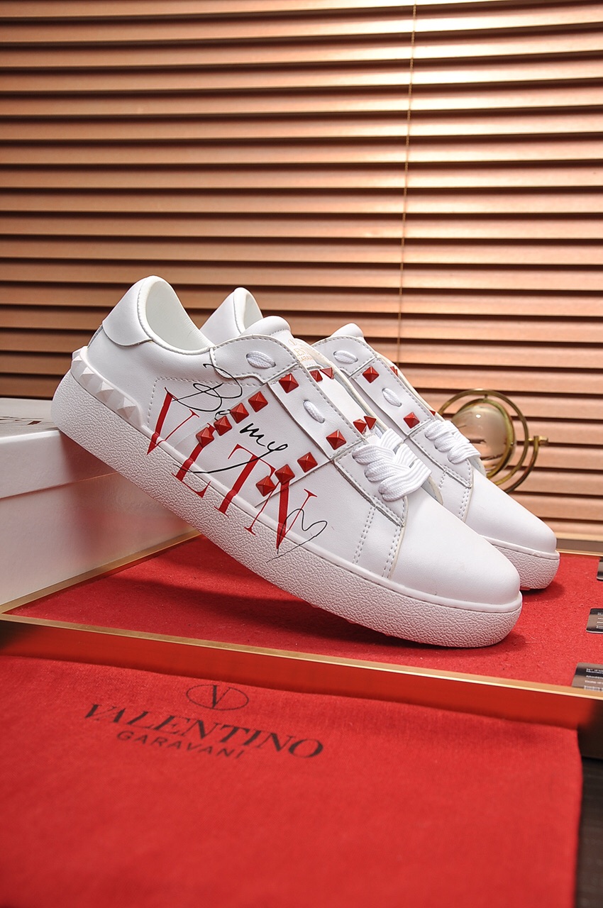 Valentino Garavani Rockstud Untitled calfskin sneaker 23 - vstockx