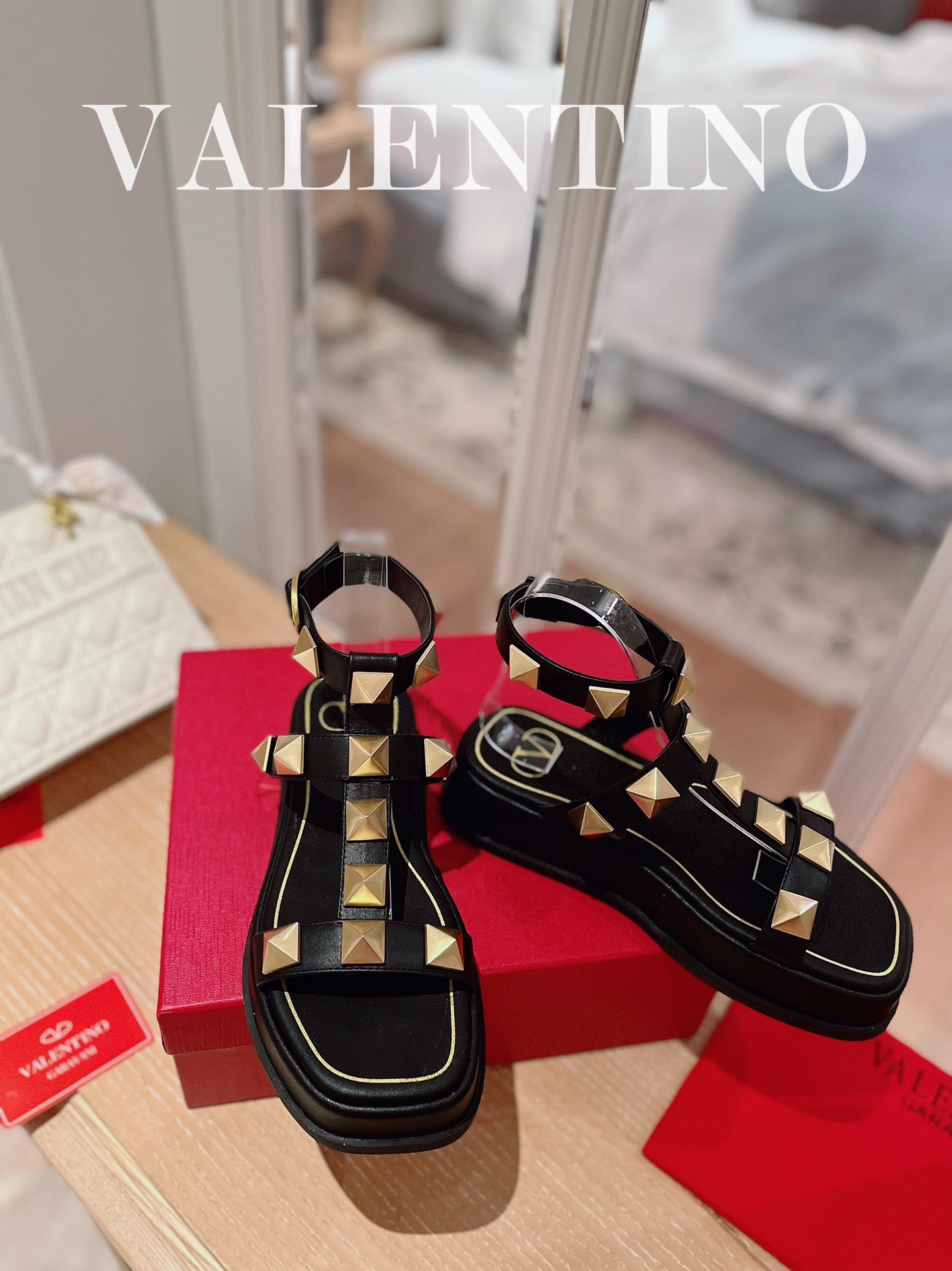 VALENTINO GARAVANI Roman Stud WOMEN 1 - vstockx