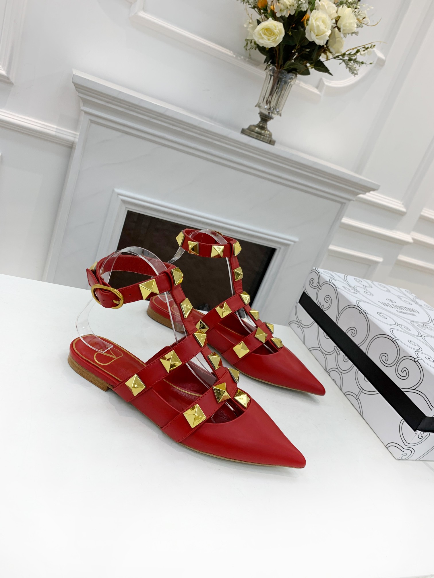 VALENTINO GARAVANI Roman Stud WOMEN 33 - vstockx