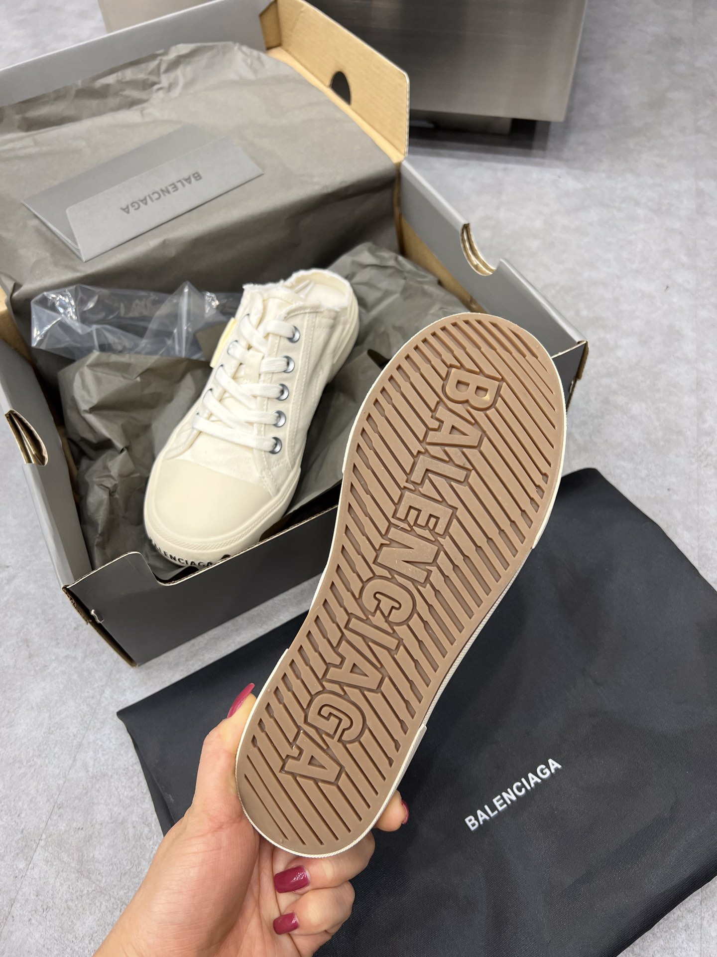 Balenciaga Paris Sneaker 4 - vstockx