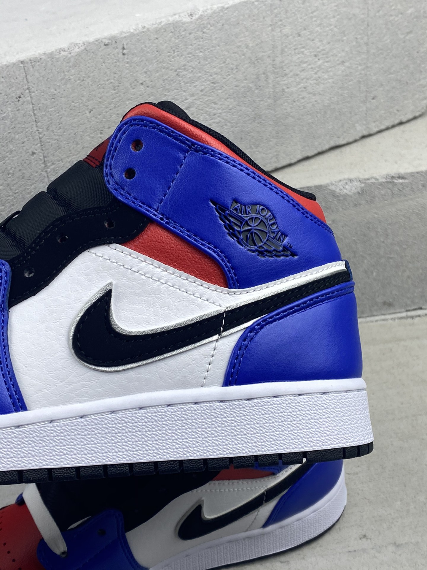 Jordan 1 Mid Top 3 - vstockx