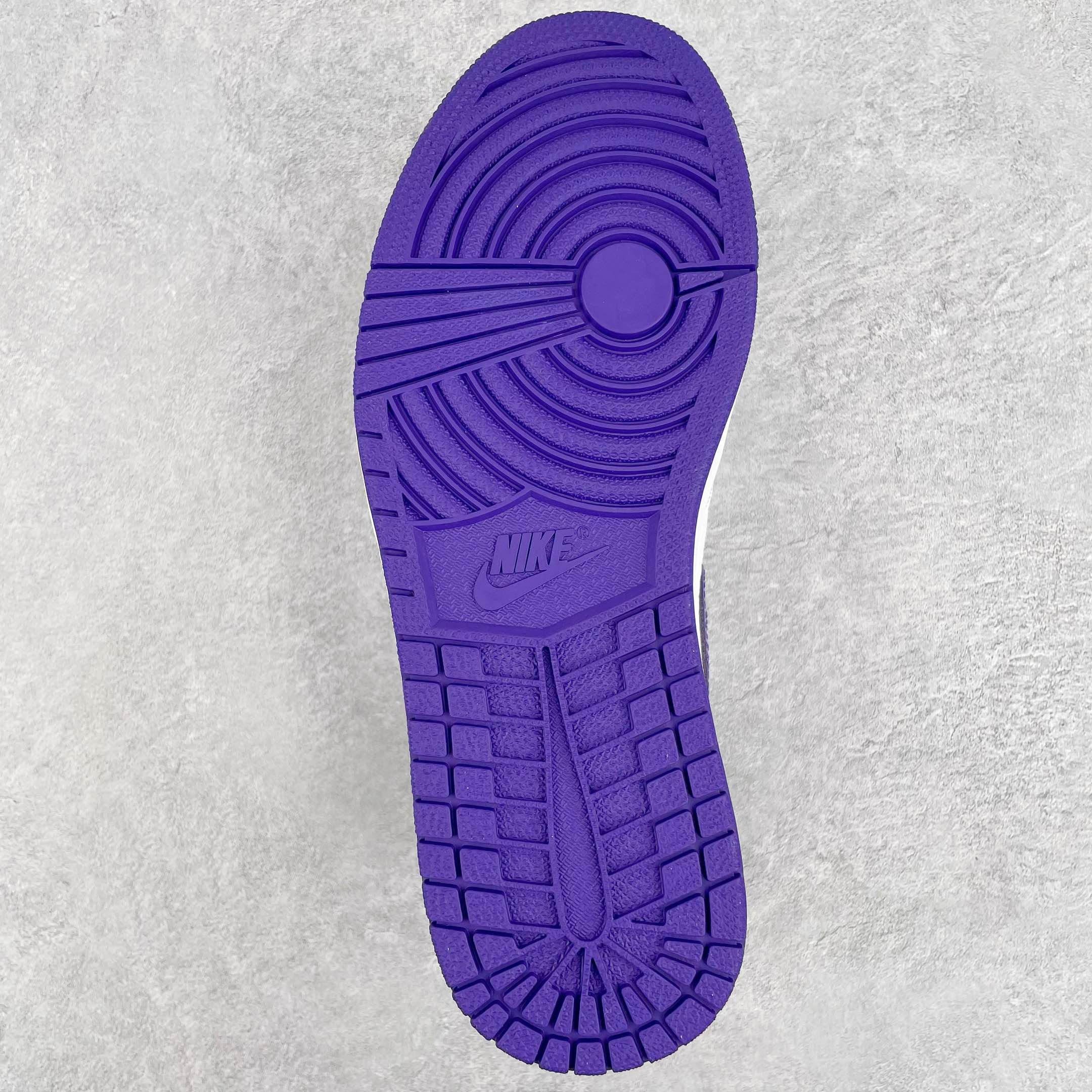 Jordan 1 Retro High Court Purple (W) - vstockx