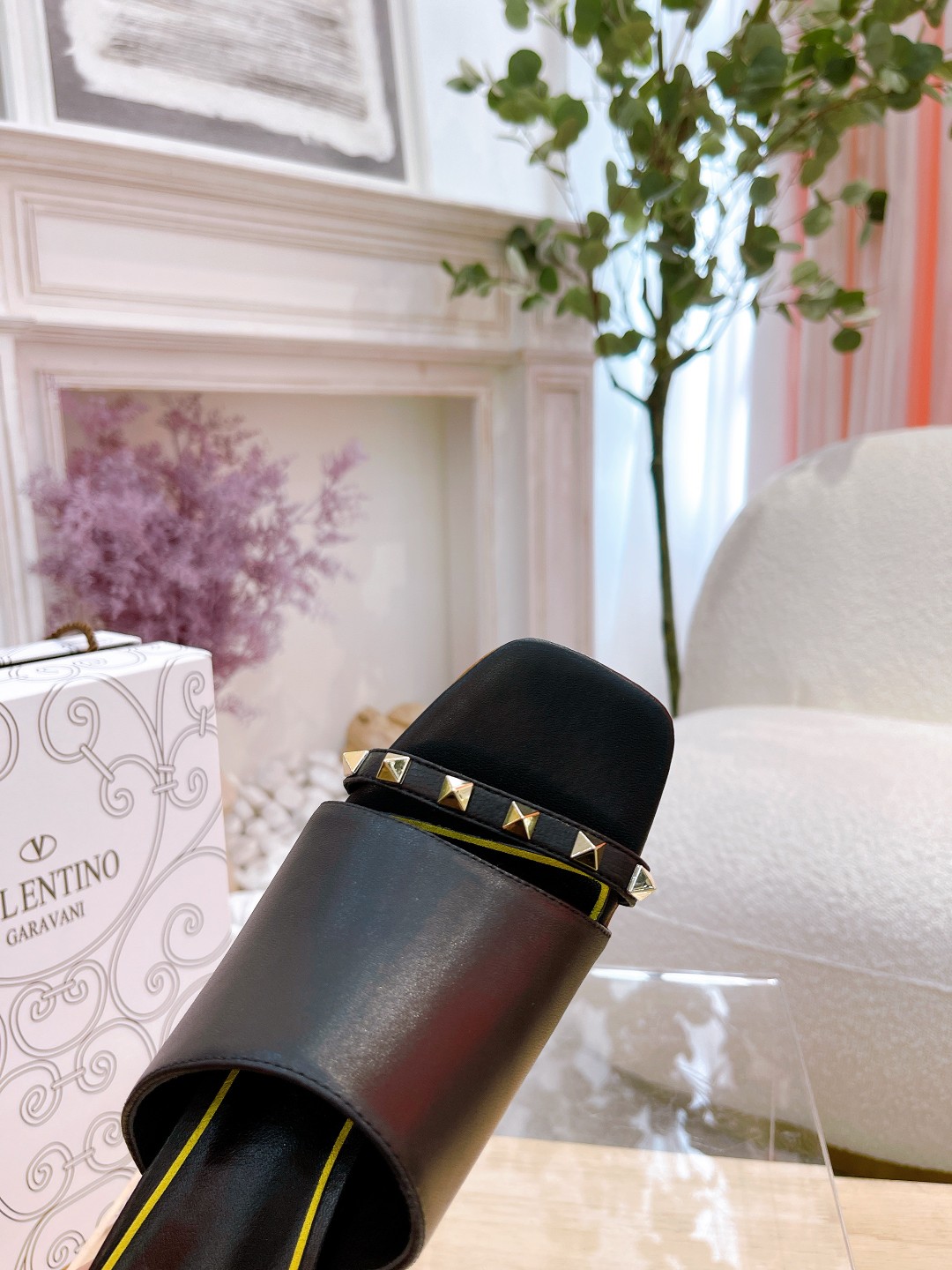 VALENTINO GARAVANI ROMAN STUD WOMEN 11 - vstockx