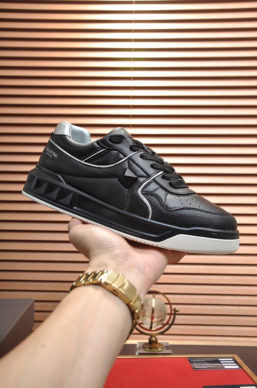 Valentino Garavani One Stud Low-top sneakers 6 - vstockx