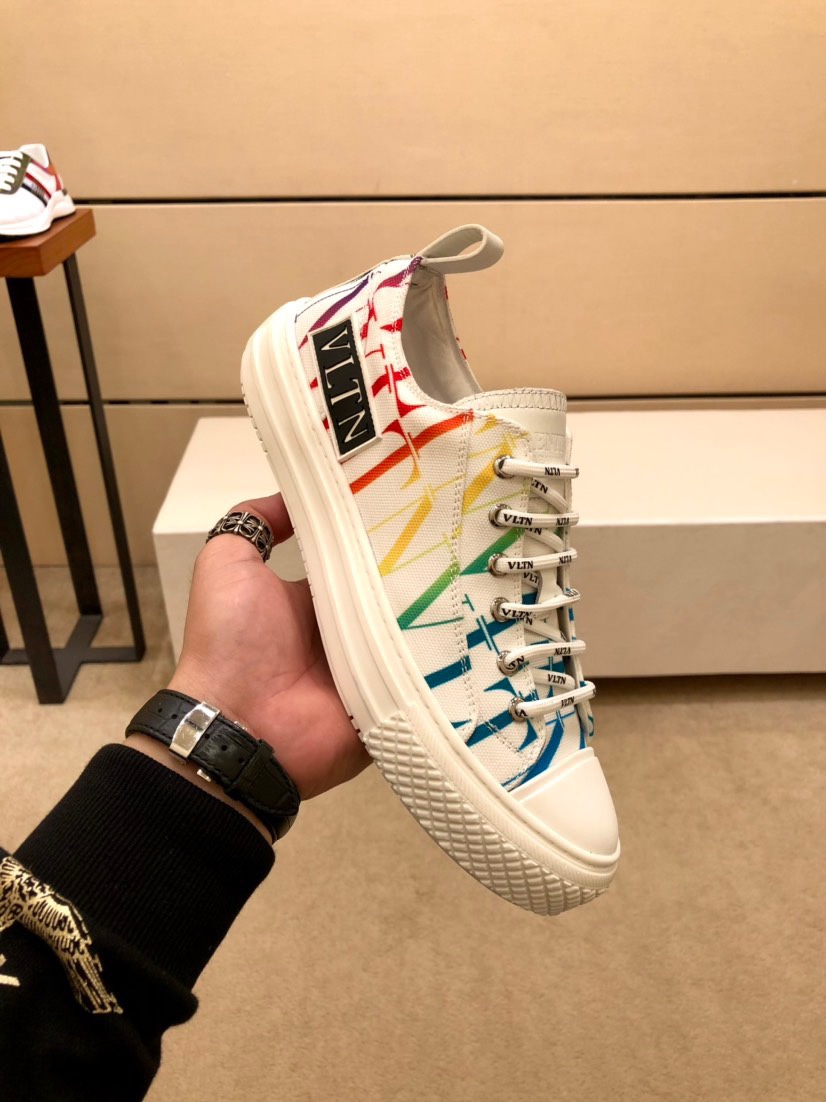 Valentino Garavani Giggies VLTN TIMES low-top sneakers 2 - vstockx