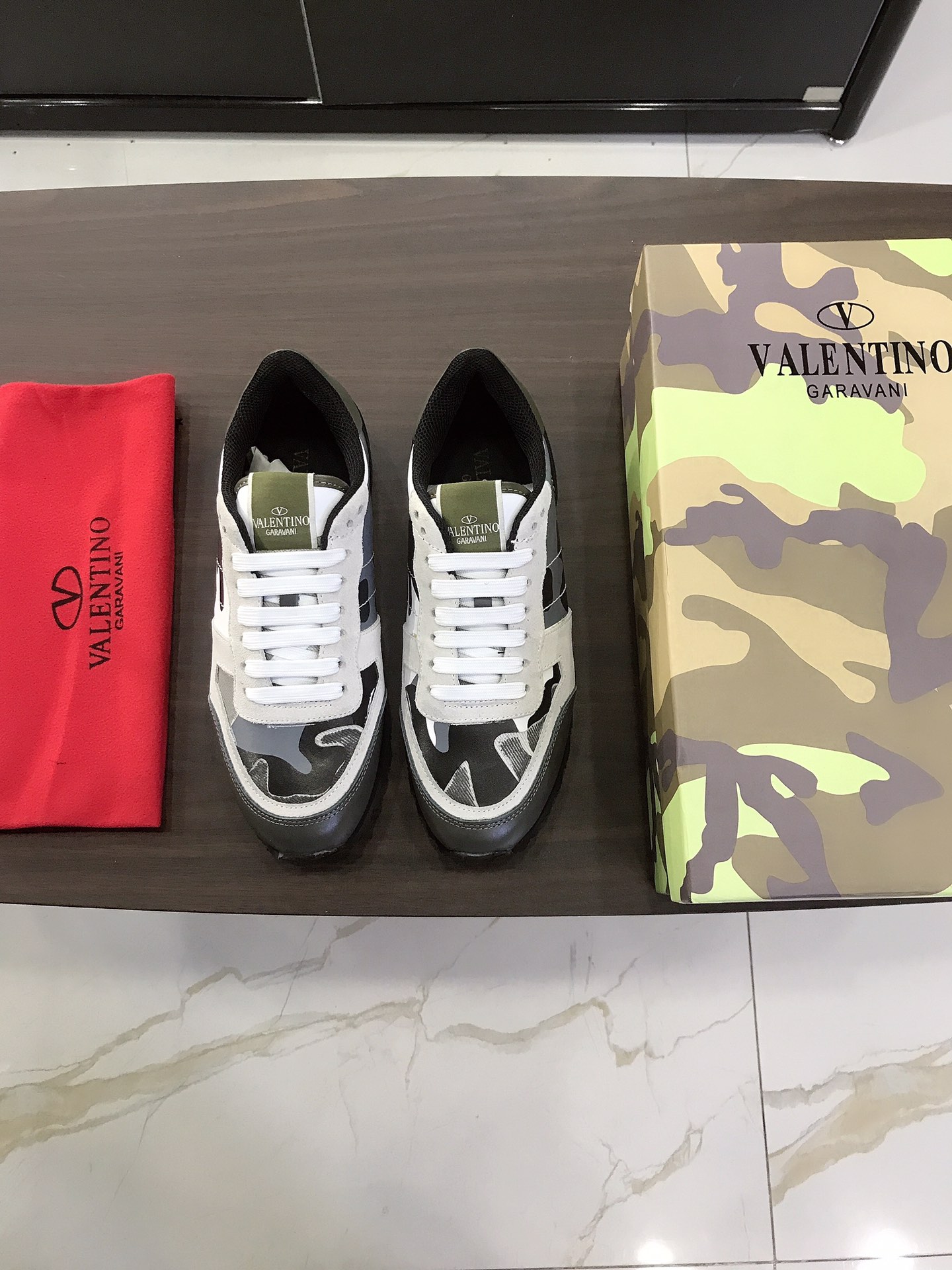 Valentino Garavani Rockrunner camouflage-print sneakers 3 - vstockx