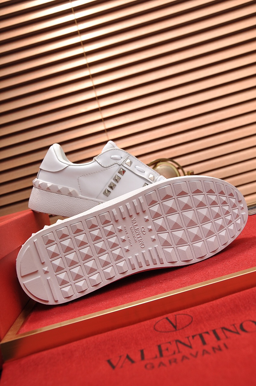 Valentino Garavani Rockstud Untitled calfskin sneaker 12 - vstockx