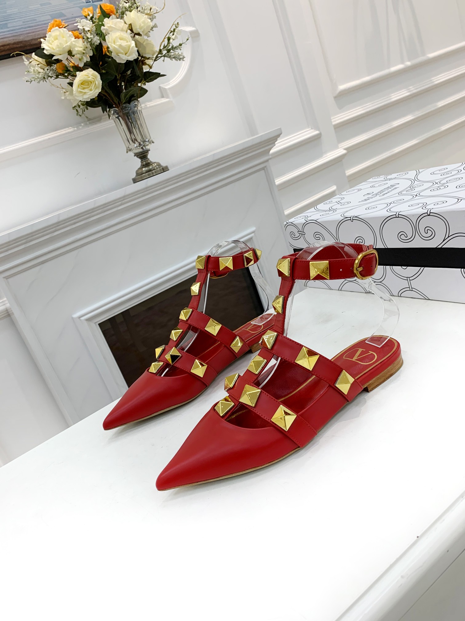 VALENTINO GARAVANI Roman Stud WOMEN 33 - vstockx