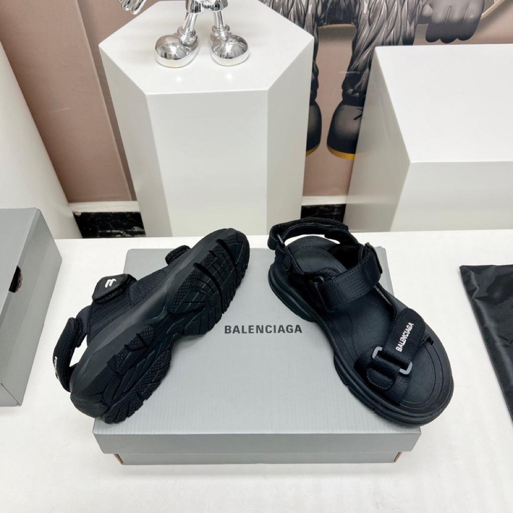 Balenciaga Tourist logo Velcro sandals - vstockx